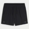 Krótkie spodenki sportowe z logo na połowie uda Krótkie spodenki sportowe z logo na połowie uda
