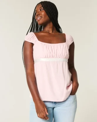 Lekka satynowa bluzka babydoll z wiązaniem