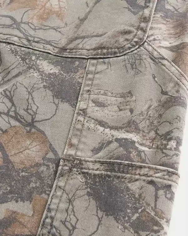Luźne spodnie ogrodnicze w kamuflażu Luźne spodnie ogrodnicze w kamuflażu