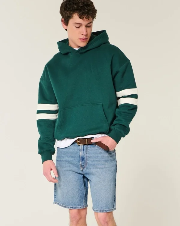 Luźne szorty jeansowe powyżej kolan Luźne szorty jeansowe powyżej kolan