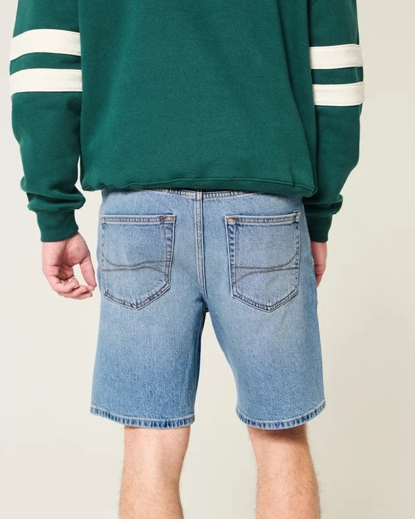 Luźne szorty jeansowe powyżej kolan Luźne szorty jeansowe powyżej kolan