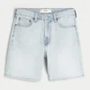 Luźne szorty jeansowe powyżej kolan Luźne szorty jeansowe powyżej kolan
