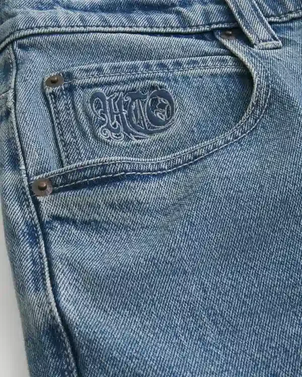 Luźne szorty jeansowe z haftowanym logo Luźne szorty jeansowe z haftowanym logo