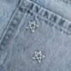 Mini spódniczka jeansowa z niskim stanem i haftowaną gwiazdą Mini spódniczka jeansowa z niskim stanem i haftowaną gwiazdą