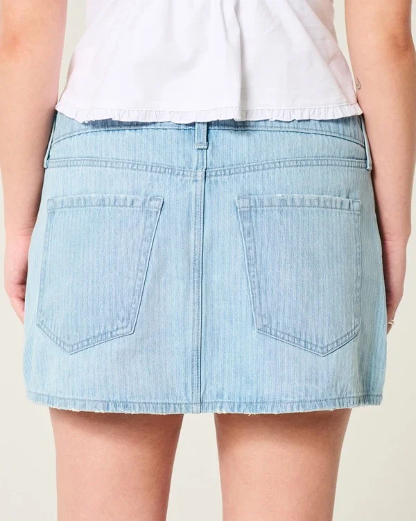 Mini spódniczka jeansowa z niskim stanem i paskami w stylu kolejowym Mini spódniczka jeansowa z niskim stanem i paskami w stylu kolejowym