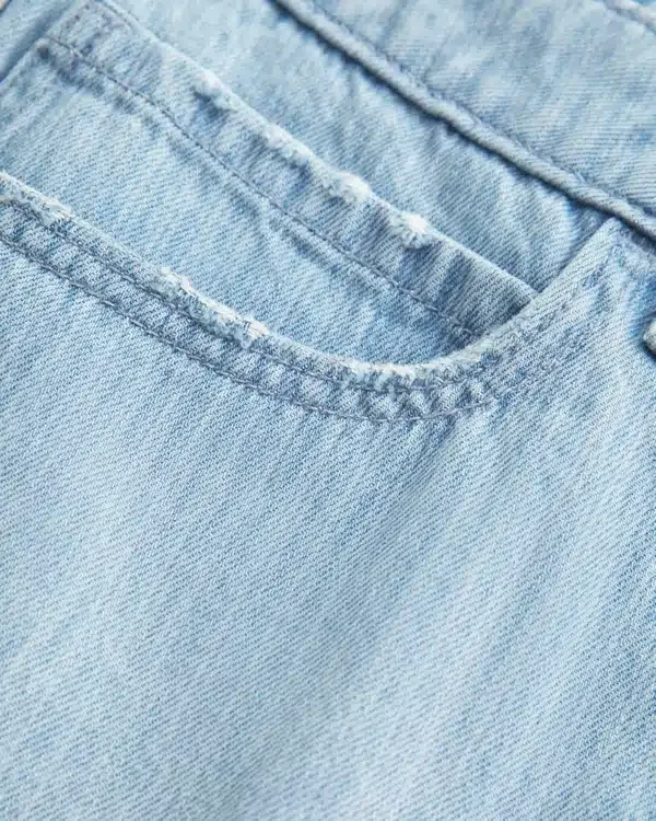 Mini spódniczka jeansowa z niskim stanem i paskami w stylu kolejowym Mini spódniczka jeansowa z niskim stanem i paskami w stylu kolejowym