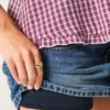 Mini spódniczka jeansowa z niskim stanem i ćwiekami Mini spódniczka jeansowa z niskim stanem i ćwiekami