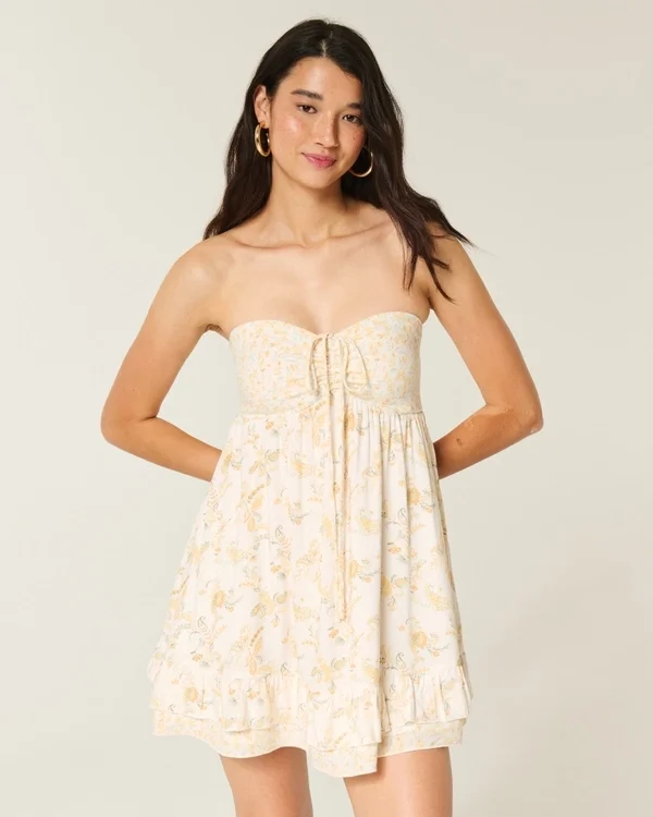 Mini sukienka babydoll bez ramiączek z falbanami Mini sukienka babydoll bez ramiączek z falbanami