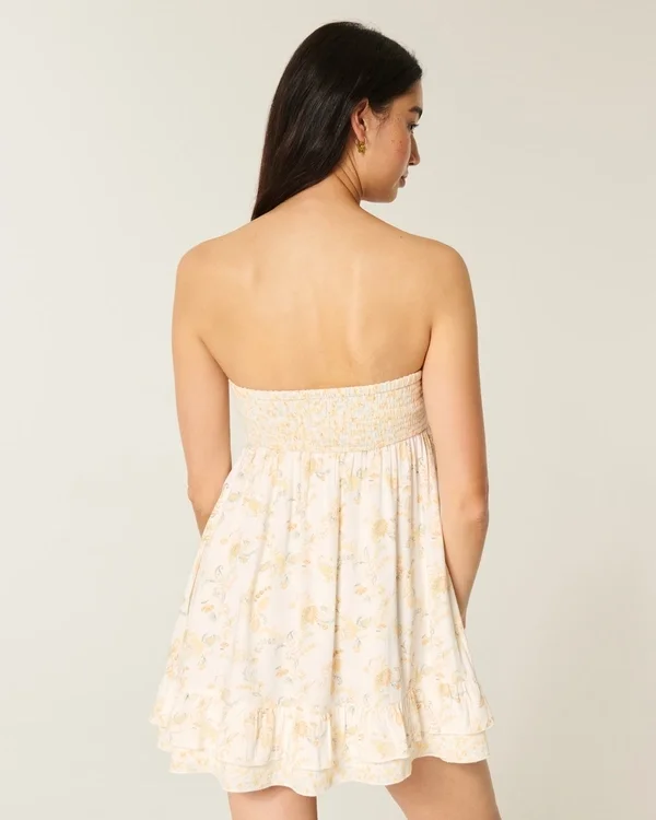 Mini sukienka babydoll bez ramiączek z falbanami Mini sukienka babydoll bez ramiączek z falbanami