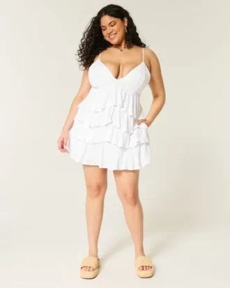 Mini sukienka babydoll z dekoltem w szpic i falbanami