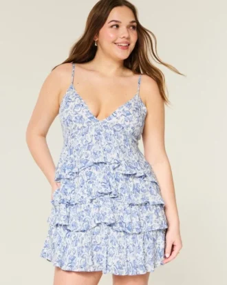 Mini sukienka babydoll z falbanami i dekoltem w szpic