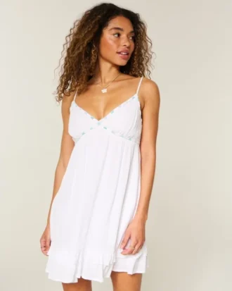 Mini sukienka babydoll z wykończeniem sznurkowym
