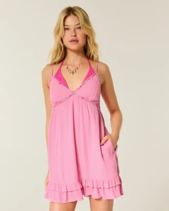 Mini sukienka babydoll z wykończeniem sznurkowym