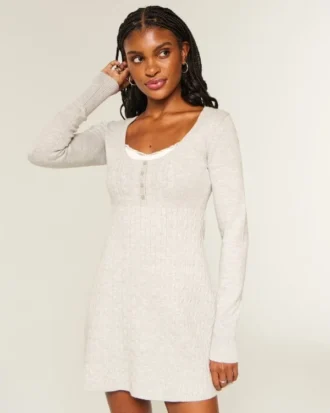 Mini sukienka sweterkowa Babydoll
