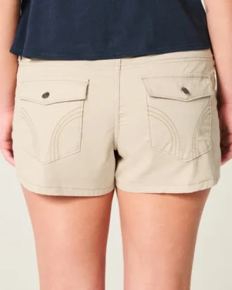 Mini szorty z khaki o bardzo niskim stanie