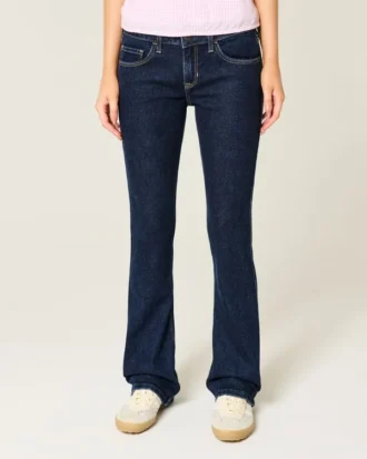 Niskie dżinsy bootcut w ciemnym kolorze Niskie dżinsy bootcut w ciemnym kolorze