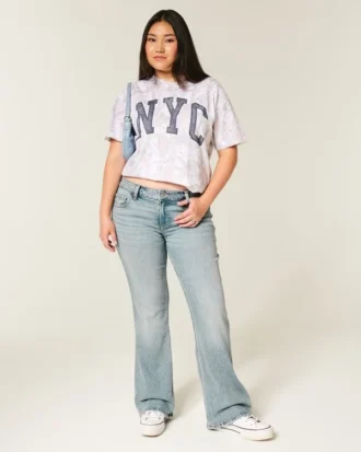 Niskie dżinsy bootcut w jasnym kolorze Niskie dżinsy bootcut w jasnym kolorze