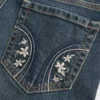 Niskie dżinsy bootcut z ciemnym praniem i haftem Niskie dżinsy bootcut z ciemnym praniem i haftem