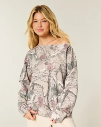 Oversize’owa bluza z odkrytymi ramionami w kamuflażu