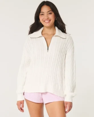 Oversize’owy sweter z półsuwakiem i splotem warkoczowym