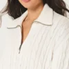Oversize’owy sweter z półsuwakiem i splotem warkoczowym Oversize’owy sweter z półsuwakiem i splotem warkoczowym