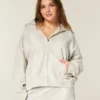 Oversized bluza z kapturem i nadrukiem sarny Oversized bluza z kapturem i nadrukiem sarny