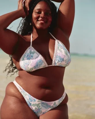 Skarpetki bikini w stylu szydełkowym z wysokim stanem