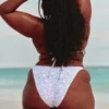 Skarpetki bikini w stylu szydełkowym z wysokim stanem