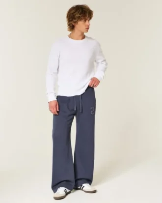 Spodnie dresowe z grafiką i rozszerzanymi nogawkami