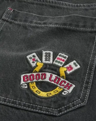 Sprane czarne dżinsy typu skater baggy z haftem Good Luck