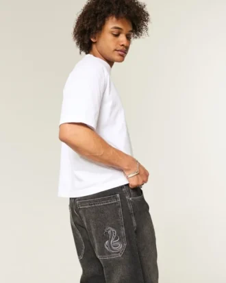 Sprane czarne jeansy skater baggy z haftowanym wężem