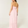 Sukienka maxi bez ramiączek w stylu szydełkowym Sukienka maxi bez ramiączek w stylu szydełkowym