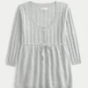Sweter typu babydoll z dzianiny warkoczowej