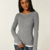 Sweter z dzianiny warkoczowej Sweter z dzianiny warkoczowej