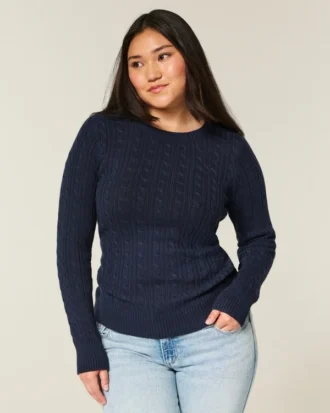 Sweter z dzianiny warkoczowej