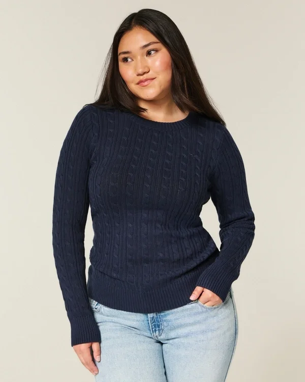 Sweter z dzianiny warkoczowej Sweter z dzianiny warkoczowej