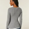 Sweter z dzianiny warkoczowej Sweter z dzianiny warkoczowej
