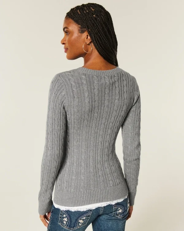 Sweter z dzianiny warkoczowej Sweter z dzianiny warkoczowej