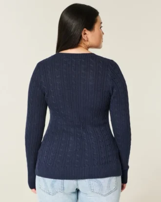 Sweter z dzianiny warkoczowej