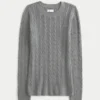 Sweter z dzianiny warkoczowej Sweter z dzianiny warkoczowej