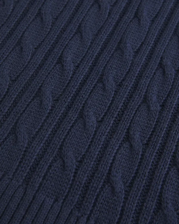Sweter z dzianiny warkoczowej Sweter z dzianiny warkoczowej