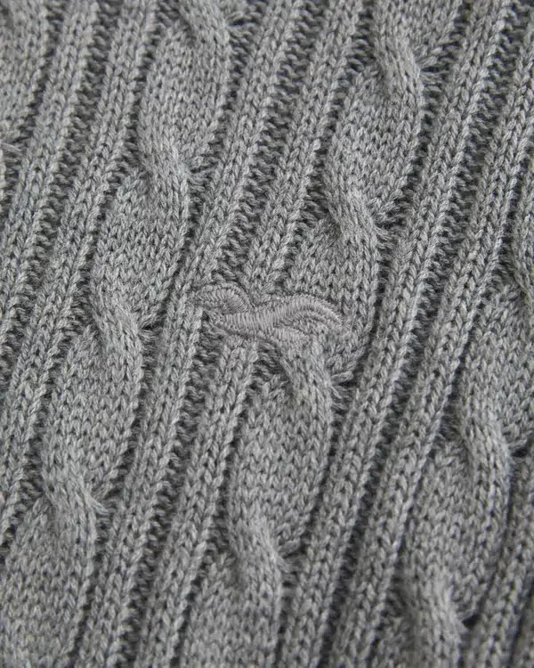 Sweter z dzianiny warkoczowej Sweter z dzianiny warkoczowej