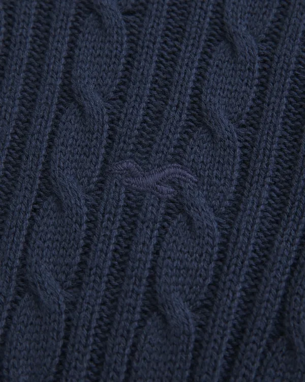 Sweter z dzianiny warkoczowej Sweter z dzianiny warkoczowej