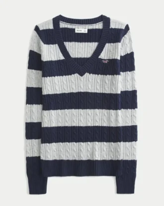 Sweter z dzianiny warkoczowej z dekoltem w serek