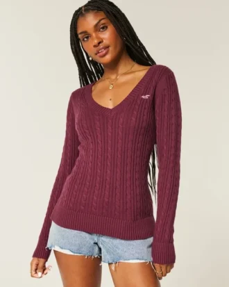 Sweter z dzianiny warkoczowej z dekoltem w serek