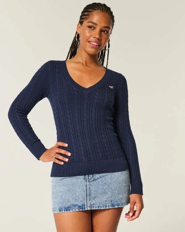 Sweter z dzianiny warkoczowej z dekoltem w serek Sweter z dzianiny warkoczowej z dekoltem w serek