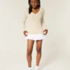 Sweter z dzianiny warkoczowej z dekoltem w serek Sweter z dzianiny warkoczowej z dekoltem w serek