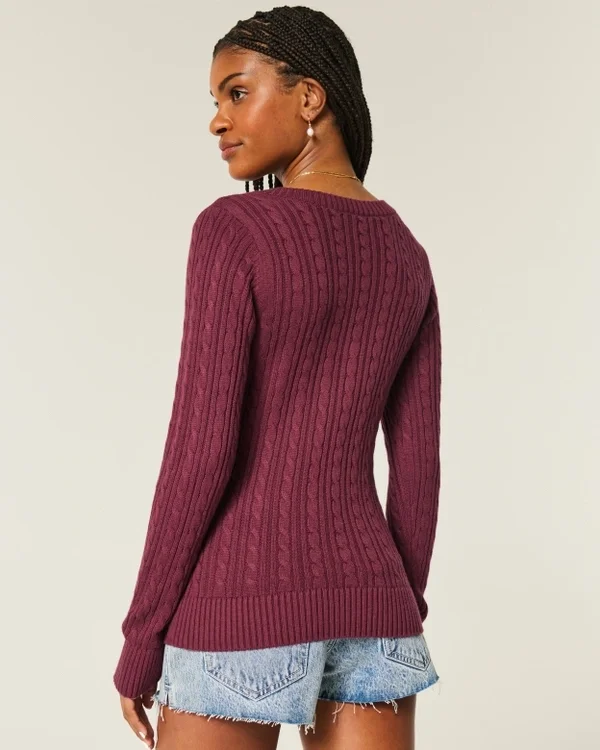 Sweter z dzianiny warkoczowej z dekoltem w serek Sweter z dzianiny warkoczowej z dekoltem w serek