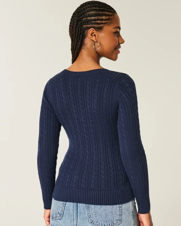 Sweter z dzianiny warkoczowej z dekoltem w serek Sweter z dzianiny warkoczowej z dekoltem w serek