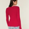 Sweter z dzianiny warkoczowej z dekoltem w serek Sweter z dzianiny warkoczowej z dekoltem w serek